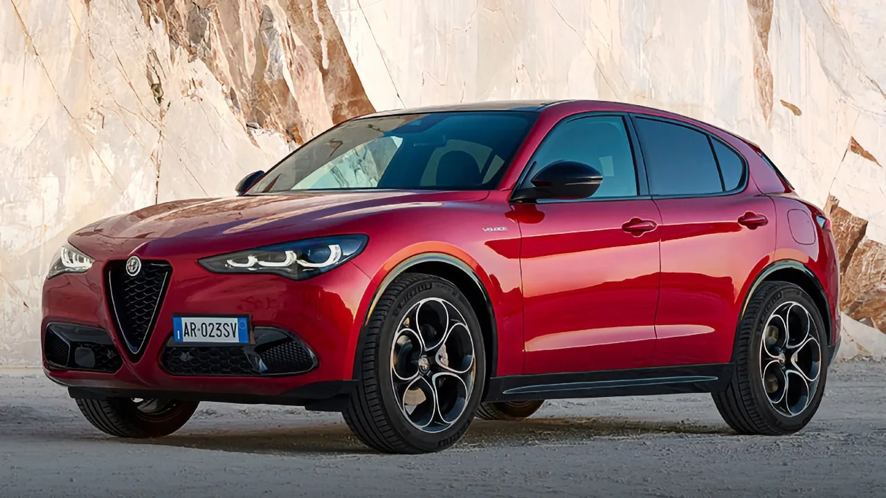 Vendez votre Alfa Romeo STELVIO au meilleur prix en Suisse Alfa Romeo STELVIO d'occasion - Vendez votre Alfa Romeo en Suisse | CompriamoAuto.ch