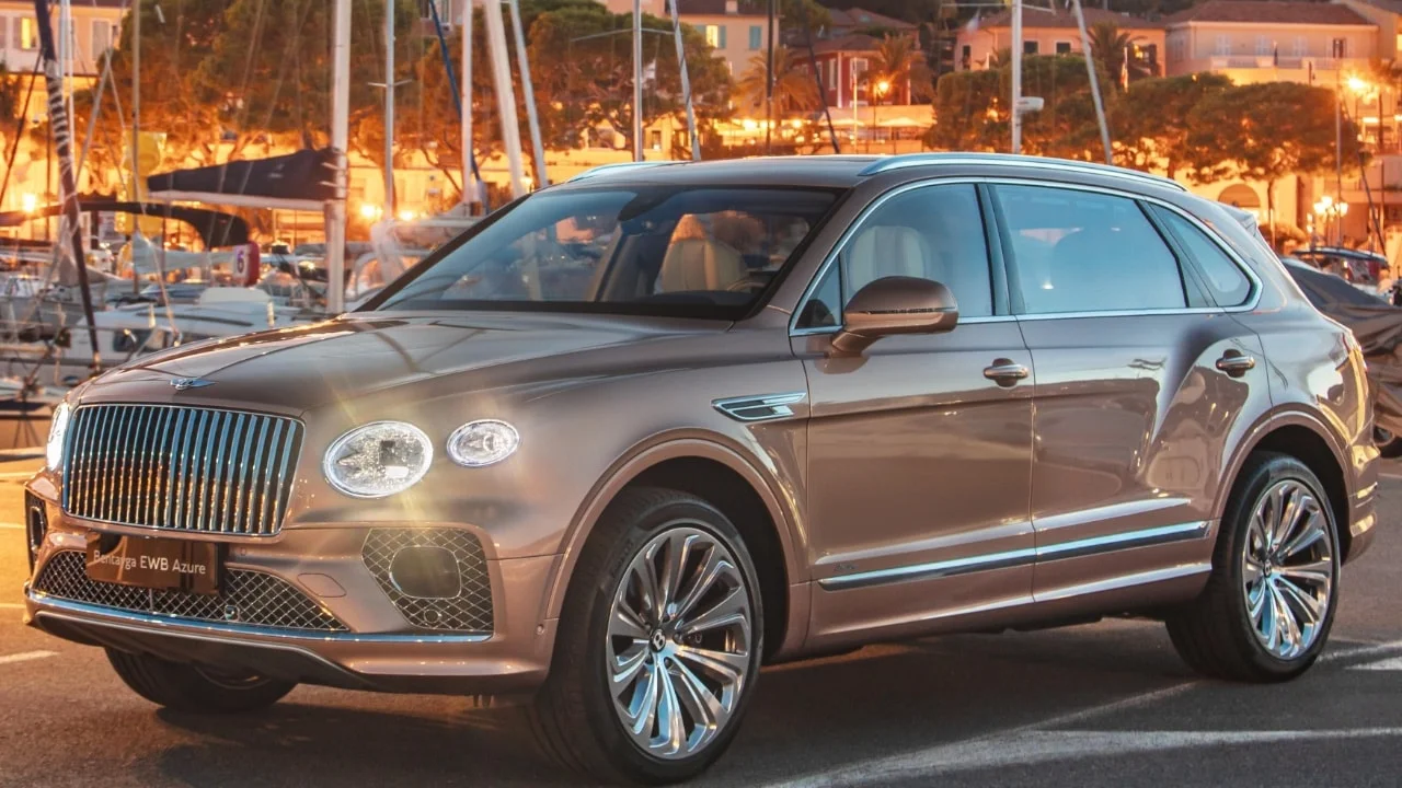 Bentley BENTAYGA EWB usata - Vendita auto Bentley in Svizzera | CompriamoAuto.ch