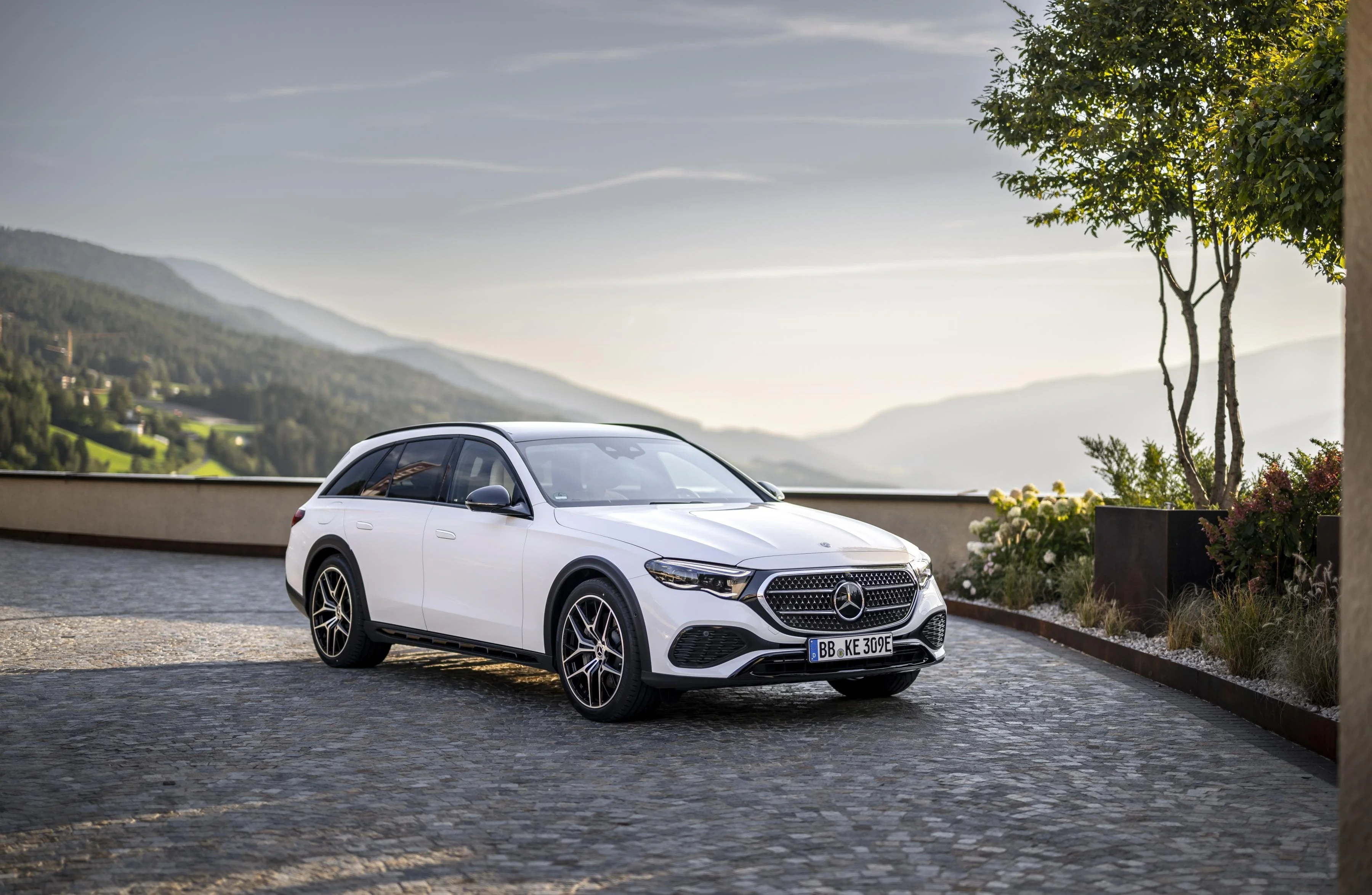 Sell your Mercedes Benz CLASSE E at the best price in Switzerland Used Mercedes Benz CLASSE E - Sell your Mercedes Benz car in Switzerland | CompriamoAuto.ch